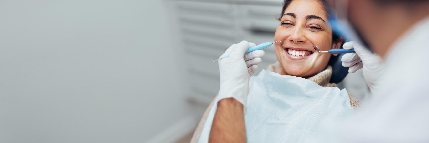 cosmetic dentist giving veneers in lake charles